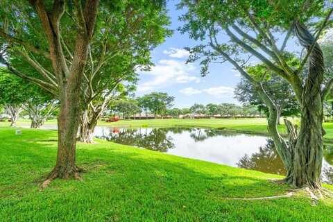 30 Stratford Lane, Boynton Beach, FL 33436
