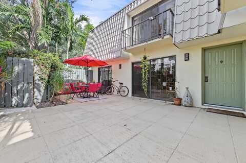 1700 Embassy Drive, West Palm Beach, FL 33401