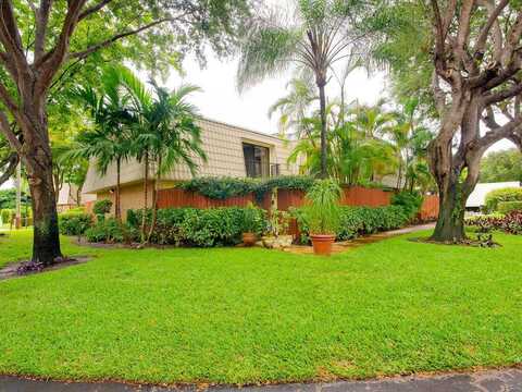 1700 Embassy Drive, West Palm Beach, FL 33401