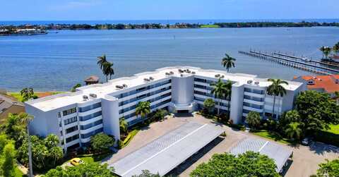 8200 Lakeshore Drive, Hypoluxo, FL 33462