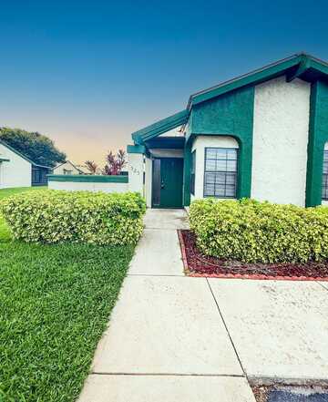 525 SW Sara Boulevard, Port Saint Lucie, FL 34953