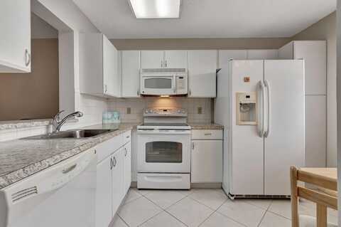 6795 Huntington Lane, Delray Beach, FL 33446