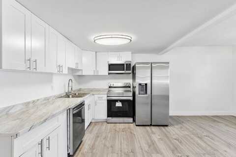 1052 Hythe C, Boca Raton, FL 33434