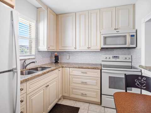 715 Lori Drive, Palm Springs, FL 33461