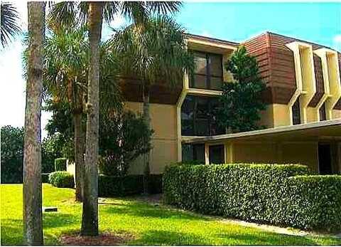 5250 Woodland Lakes Drive, Palm Beach Gardens, FL 33418