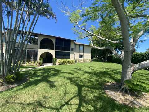 302 Pine Ridge Circle, Greenacres, FL 33463