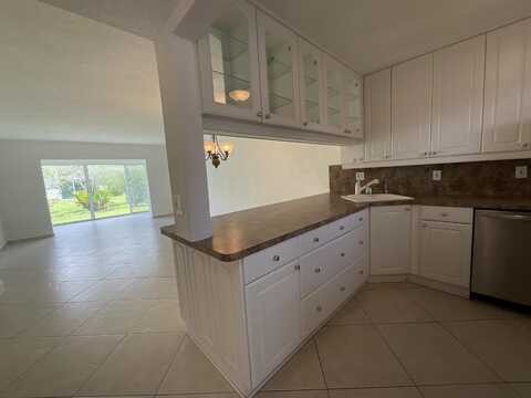 21 Abbey Lane, Delray Beach, FL 33446