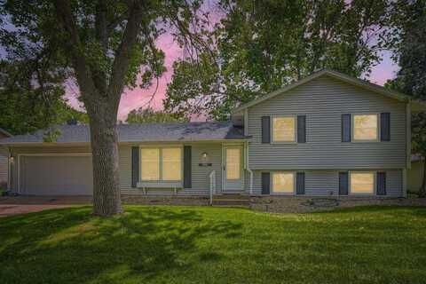 2084 102nd Avenue NW, Coon Rapids, MN 55433