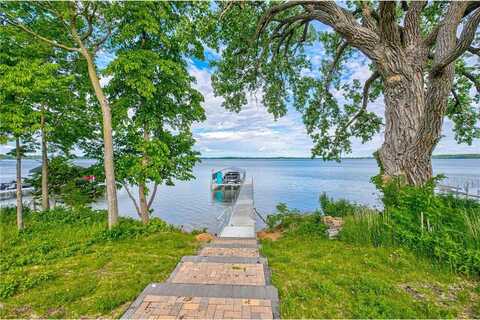 115 Lakeshore Circle, Waconia, MN 55387