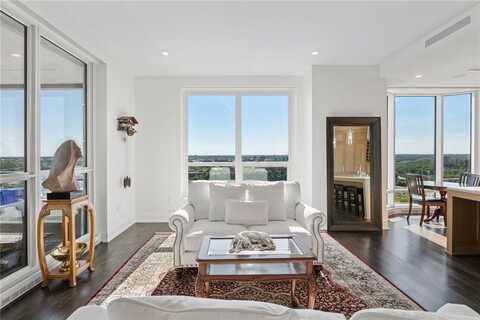 1111 W River Parkway, Minneapolis, MN 55415