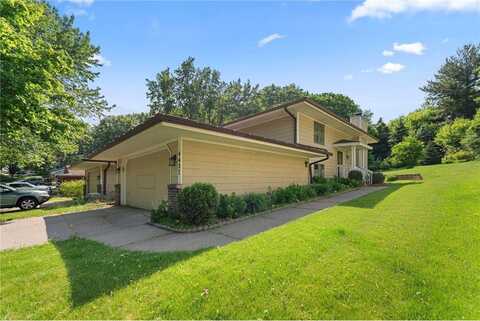 4427 Chatsworth Street N, Shoreview, MN 55126