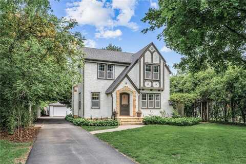 1427 Roselawn Avenue W, Roseville, MN 55113