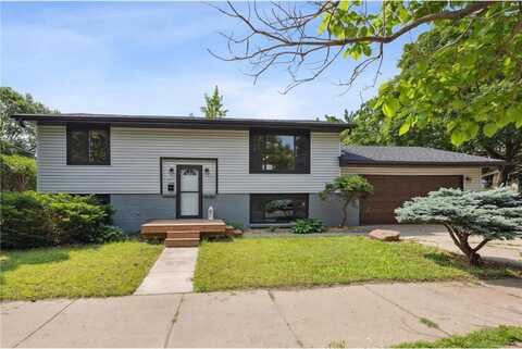 2421 Laurel Avenue, Minneapolis, MN 55405