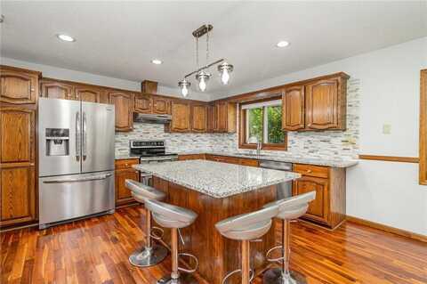 2546 Hazelwood Street, Maplewood, MN 55109