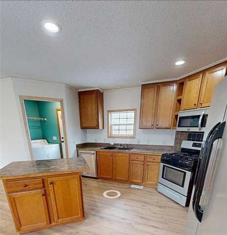 90 Michelle Avenue, Chaska, MN 55318