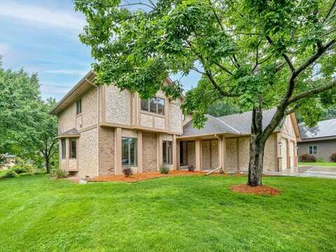 4125 Bridgewater Circle, Vadnais Heights, MN 55127