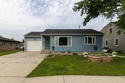 1136 Highland Avenue, Mankato, MN 56001