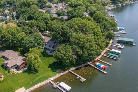 1749 Avocet Lane, Mound, MN 55364