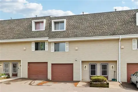 2360 Dorland Place E, Maplewood, MN 55119