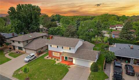 1296 Pinewood Drive, Woodbury, MN 55125