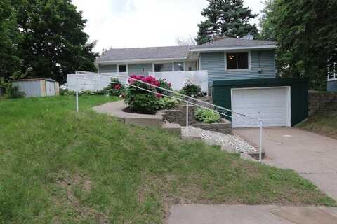 1256 Highway 36 W, Roseville, MN 55113