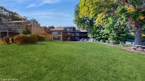3920 Hawthorne Circle, Chanhassen, MN 55331
