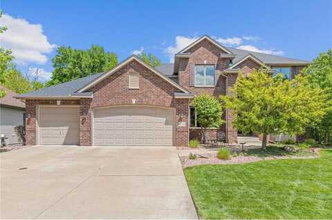 9934 Walnut Grove Lane N, Maple Grove, MN 55311