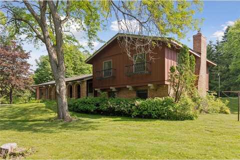 1031 Pheasant Trail, Hudson, WI 54016