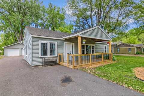 689 Berwood Avenue, Vadnais Heights, MN 55127