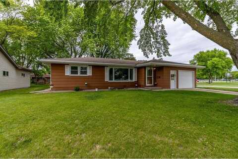 390 N Montgomery Avenue, Le Center, MN 56057