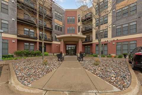 150 E Travelers Trail, Burnsville, MN 55337