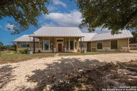 122 Twisting Oaks Court, Pipe Creek, TX 78063