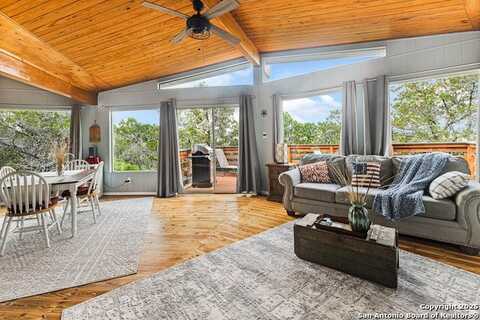 300 Hill Crest, Lakehills, TX 78063