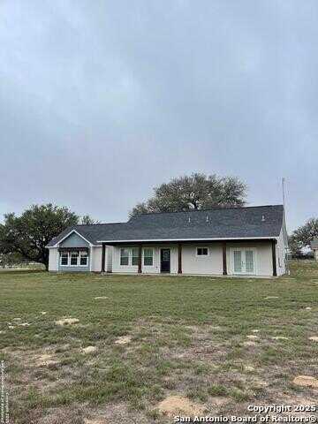 343 county road 7755, Devine, TX 78016