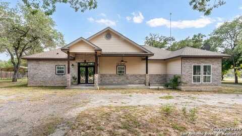 118 county road 6868, Natalia, TX 78059