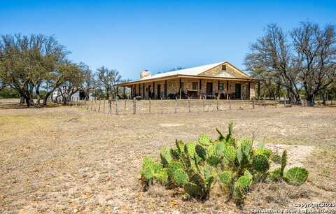 8631 deer crossing dr, Fort McKavett, TX 76841