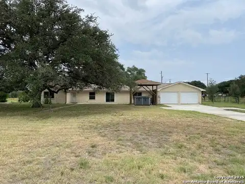 60 Wisdom, Pleasanton, TX 78064