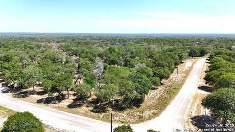 105 Scenic Oak, Floresville, TX 78114