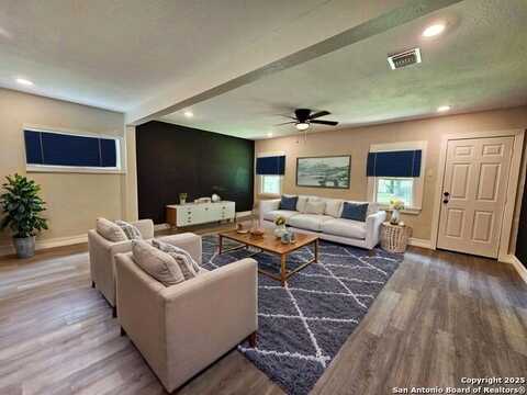 958 E Humphreys, Seguin, TX 78155