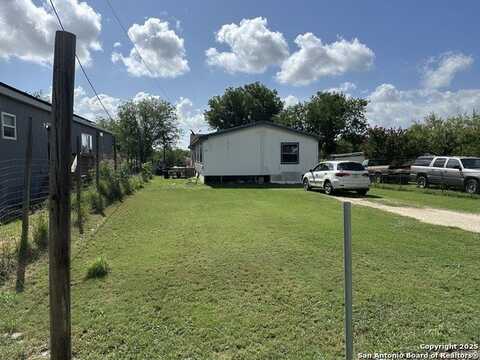 754 Kayroe Rd, Adkins, TX 78101