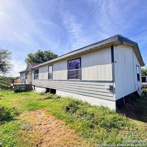 754 Kayroe Rd, Adkins, TX 78101
