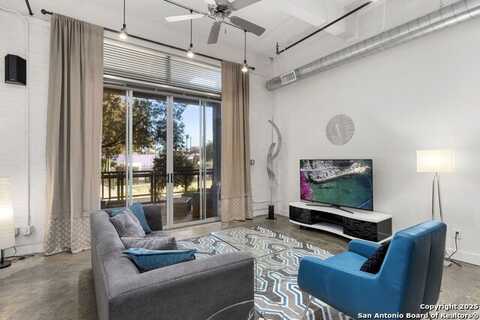 831 S Flores St, San Antonio, TX 78204