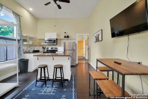 628 HUNSTOCK AVE, San Antonio, TX 78210