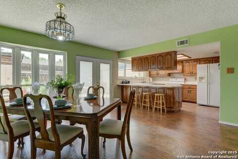 6655 Crown Rdg, San Antonio, TX 78239
