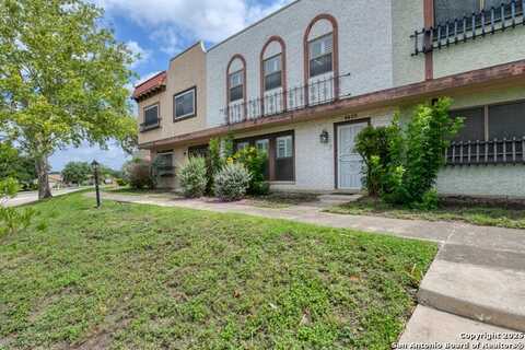 6655 Crown Rdg, San Antonio, TX 78239