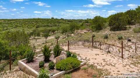 260 County Road 367, Hondo, TX 78861