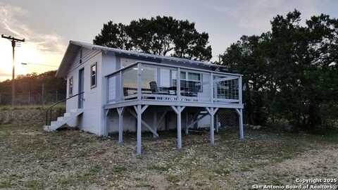 560 mountain, Lakehills, TX 78063