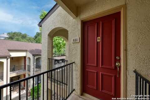 8702 VILLAGE DR, San Antonio, TX 78217
