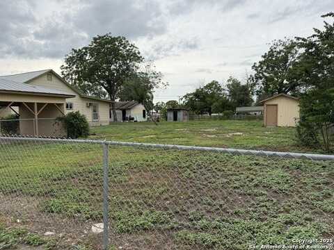16021 N Front St, La Coste, TX 78039