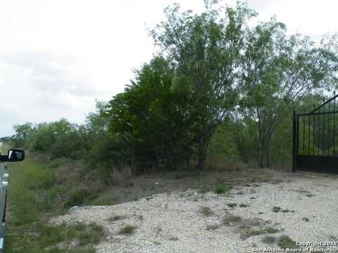 618 County Road 154, Pleasanton, TX 78064